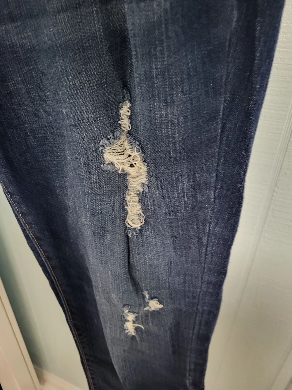 Jennifer Lopez Distressed Carpi Jeans Women’s Size 10